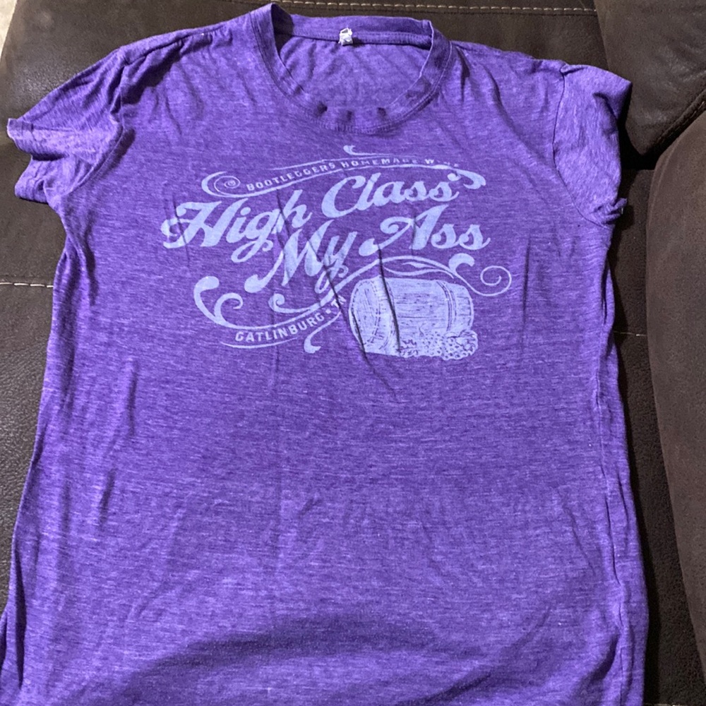 Medium purple shirt sleeve shirt